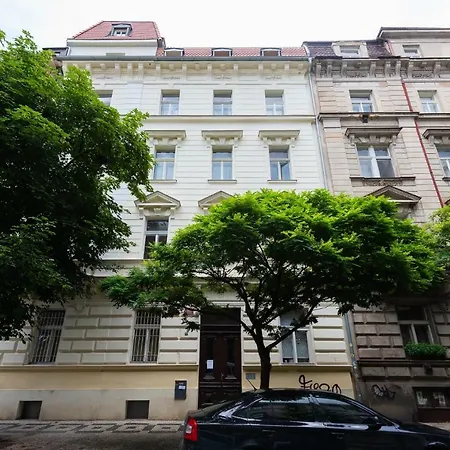Your In Prague, Apt. Belvedere Konukevi Prag